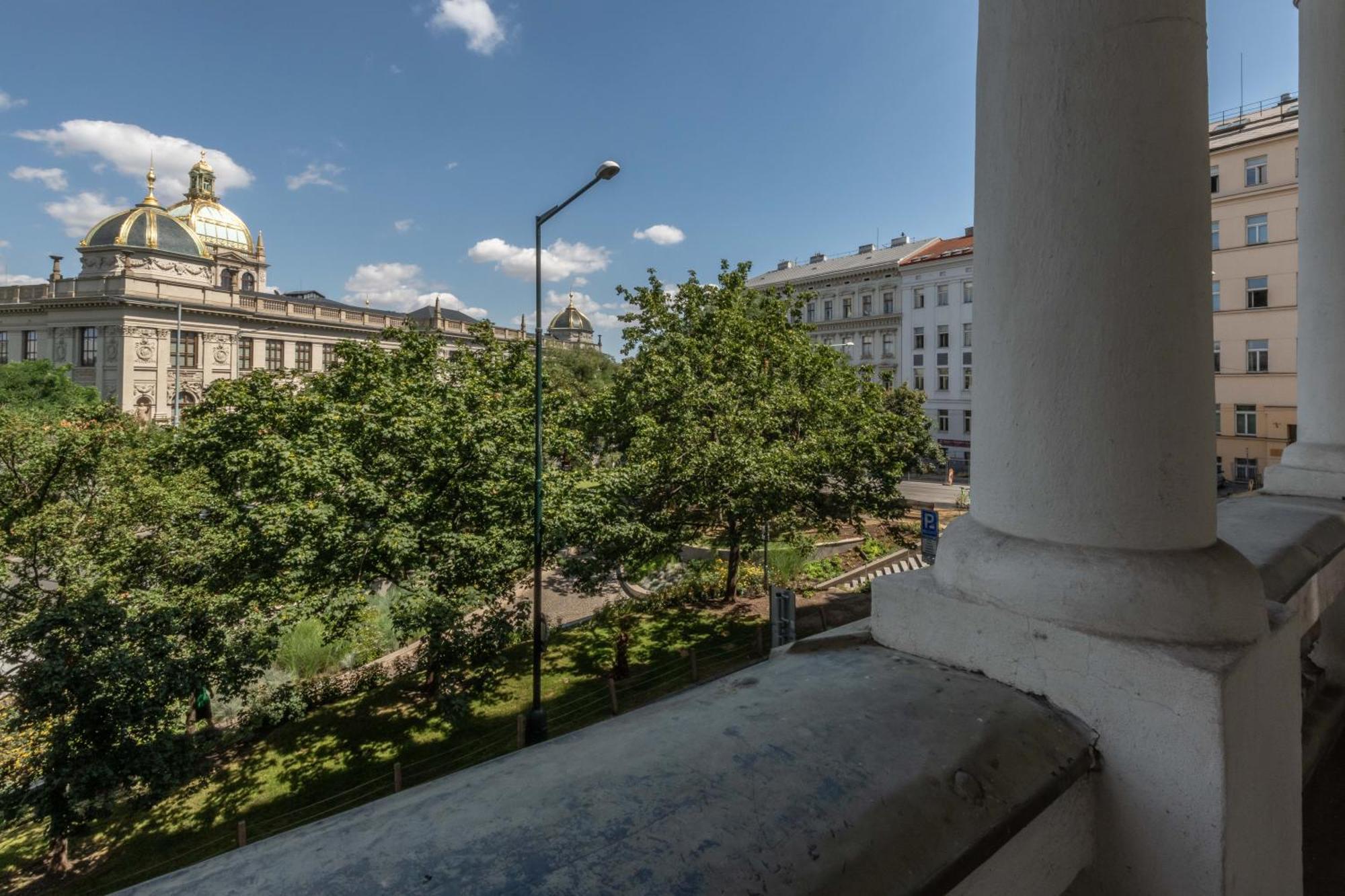 Apartment Centrally Located 3bd Near National Museum Prag