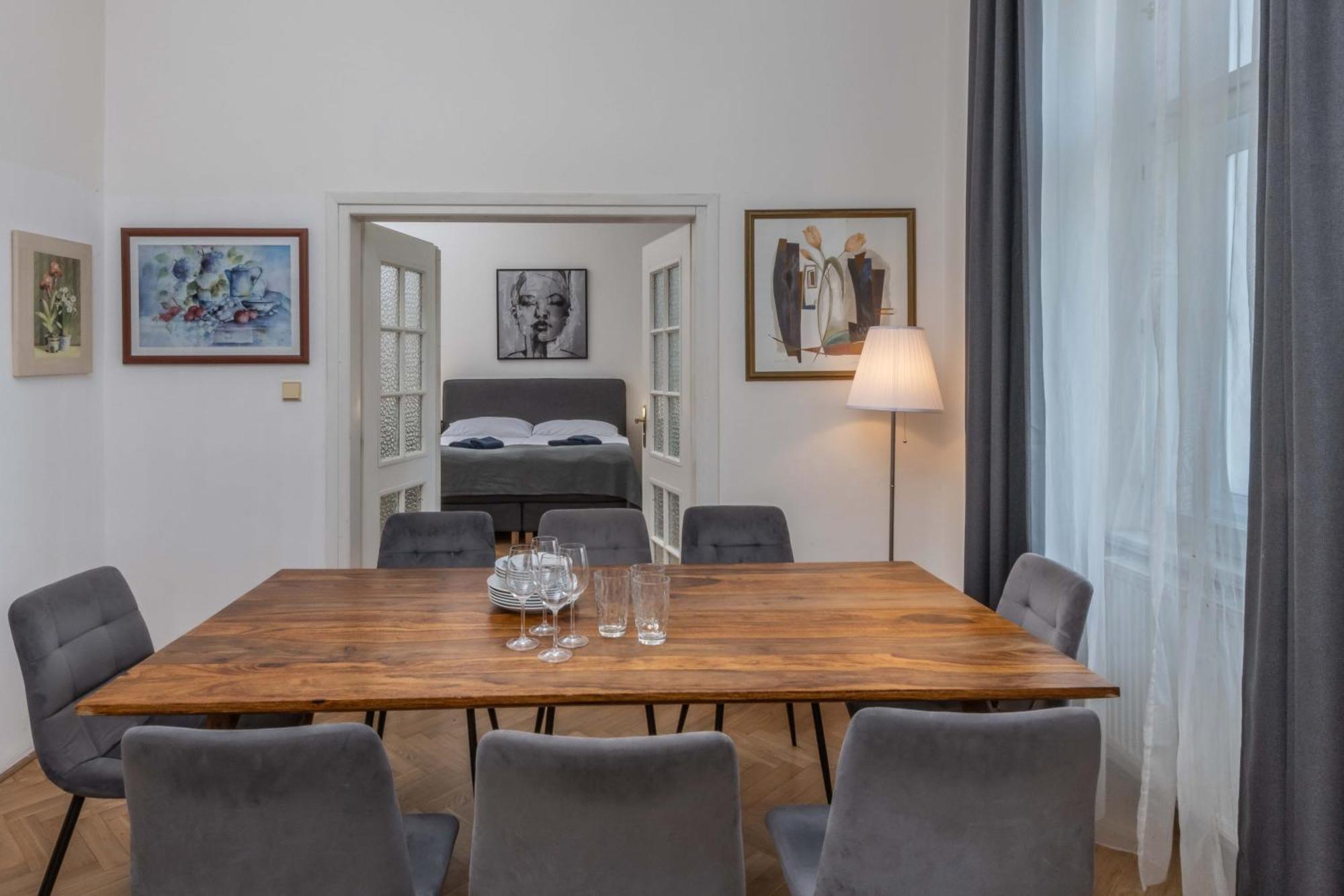 Centrally Located 3bd Near National Museum Apartment Prag